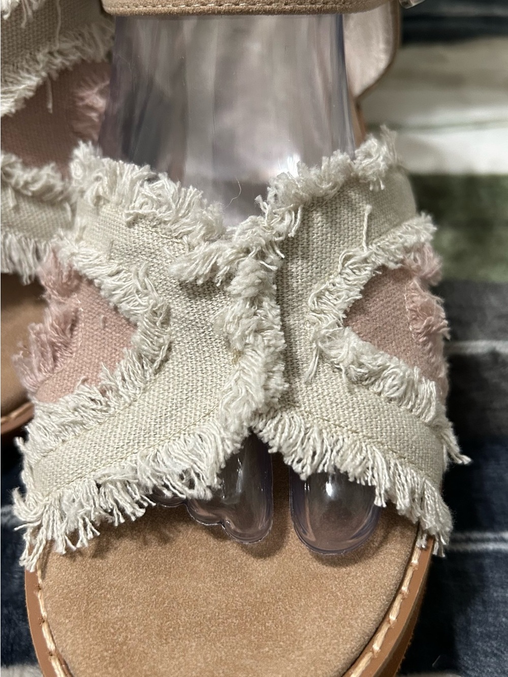 NWOT Rocket Dog Light Denim Beige and Tan Fringed Cross-Strap Sandals. Size 11 - Picture 3 of 8